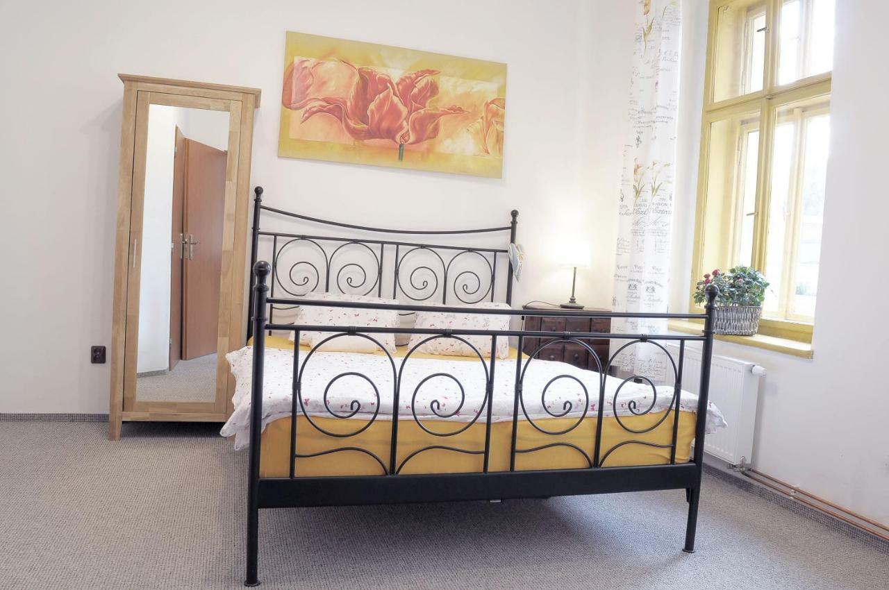 V Podzamci Ii. Apartment Melnik