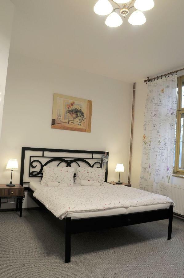 V Podzamci Ii. Apartment